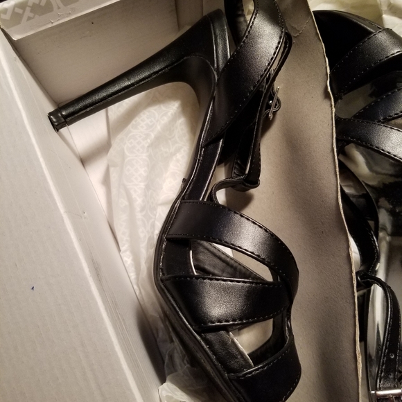 Womens Daisy Fuentes Black "Collin" Heels - Picture 4 of 8